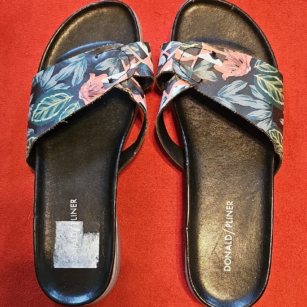 ☆HOLIDAY SALE☆ NEW DONALD/ PLINER BLACK LEATHER FLORAL THONG SANDAL 8.5